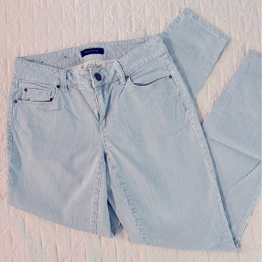 Ann Taylor Blue & White Seersucker Striped Skinny Ankle Curvy Fit Pants Size 0